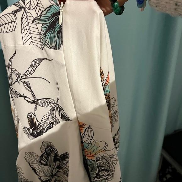 Gorgeous Marciano size 4 dress - Picture 8 of 8